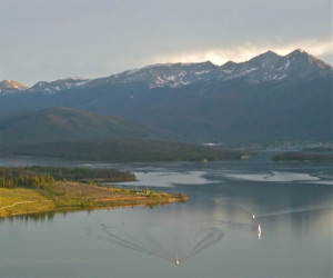 Sailing Dillon Reservoir: A Colorado Water Plan may help shape how Dillon Reservoir is managed during coming decades. Photo by Bob Berwyn